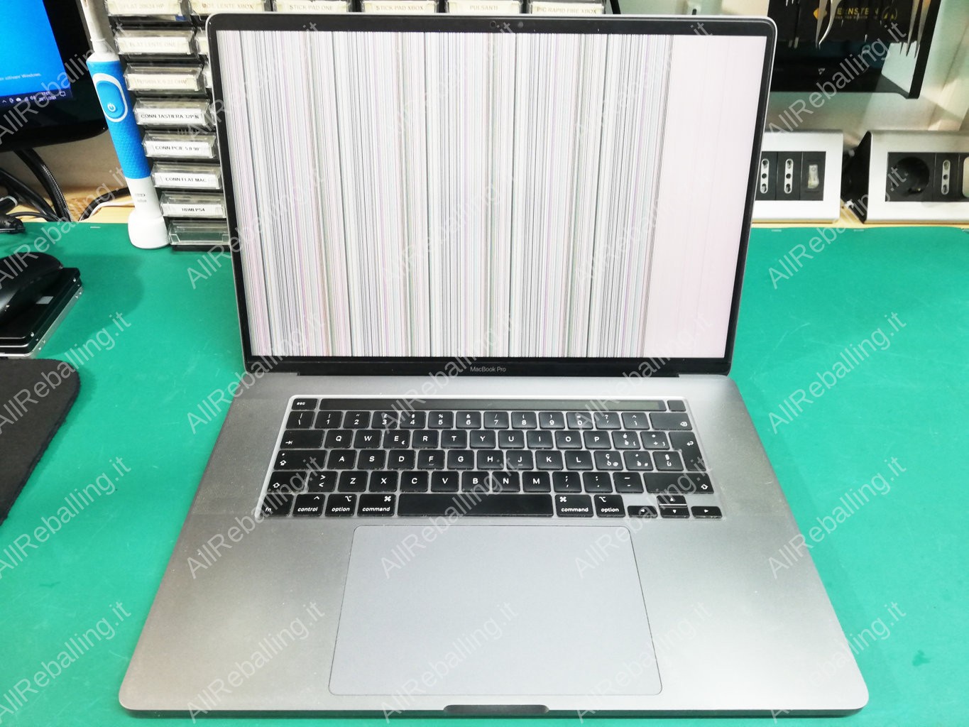 Macbook Pro 16 Dustgate
